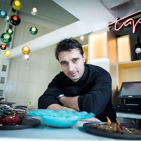 奥拉埃克赞普酒店